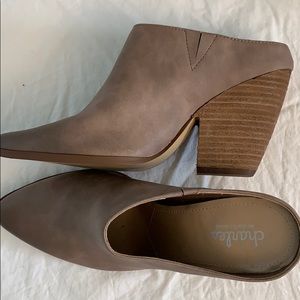 Charles David Suede Mule